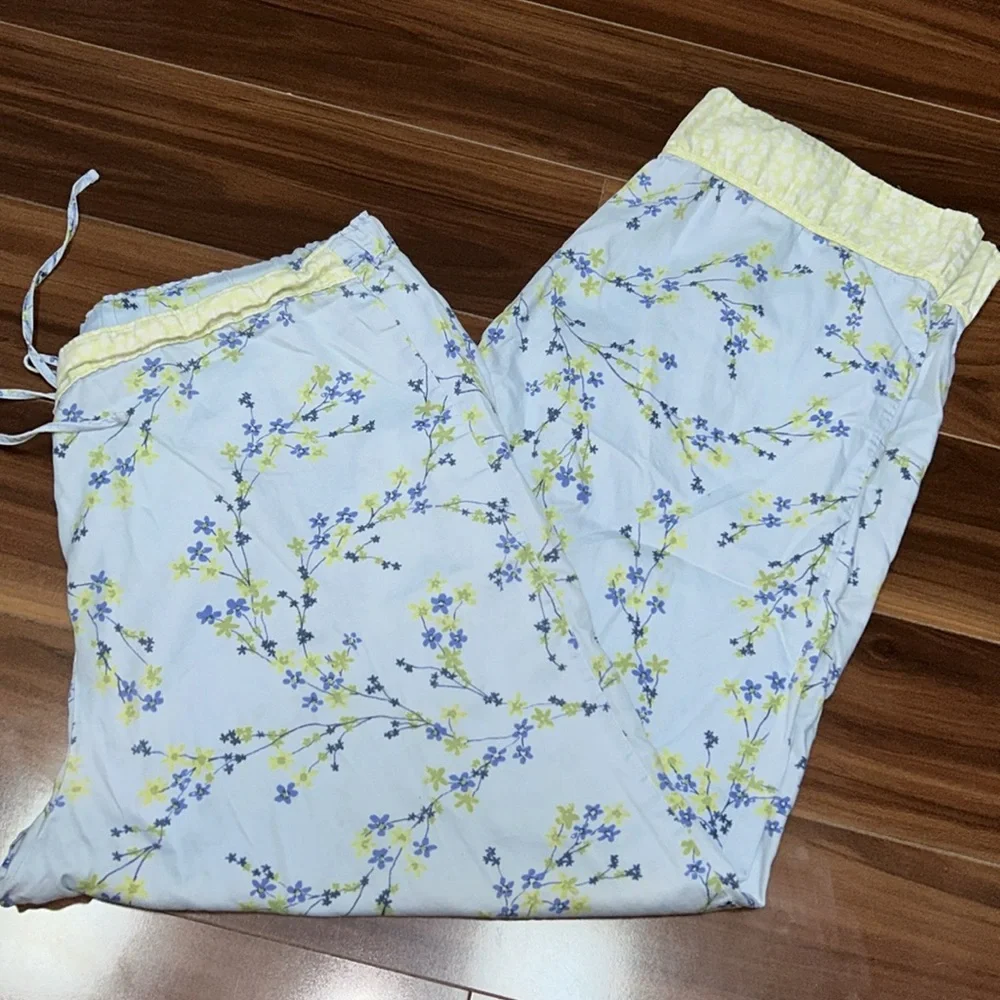 Medium 100% cotton light blue floral pajama pants